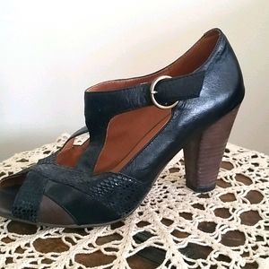 Aldo black leather heel